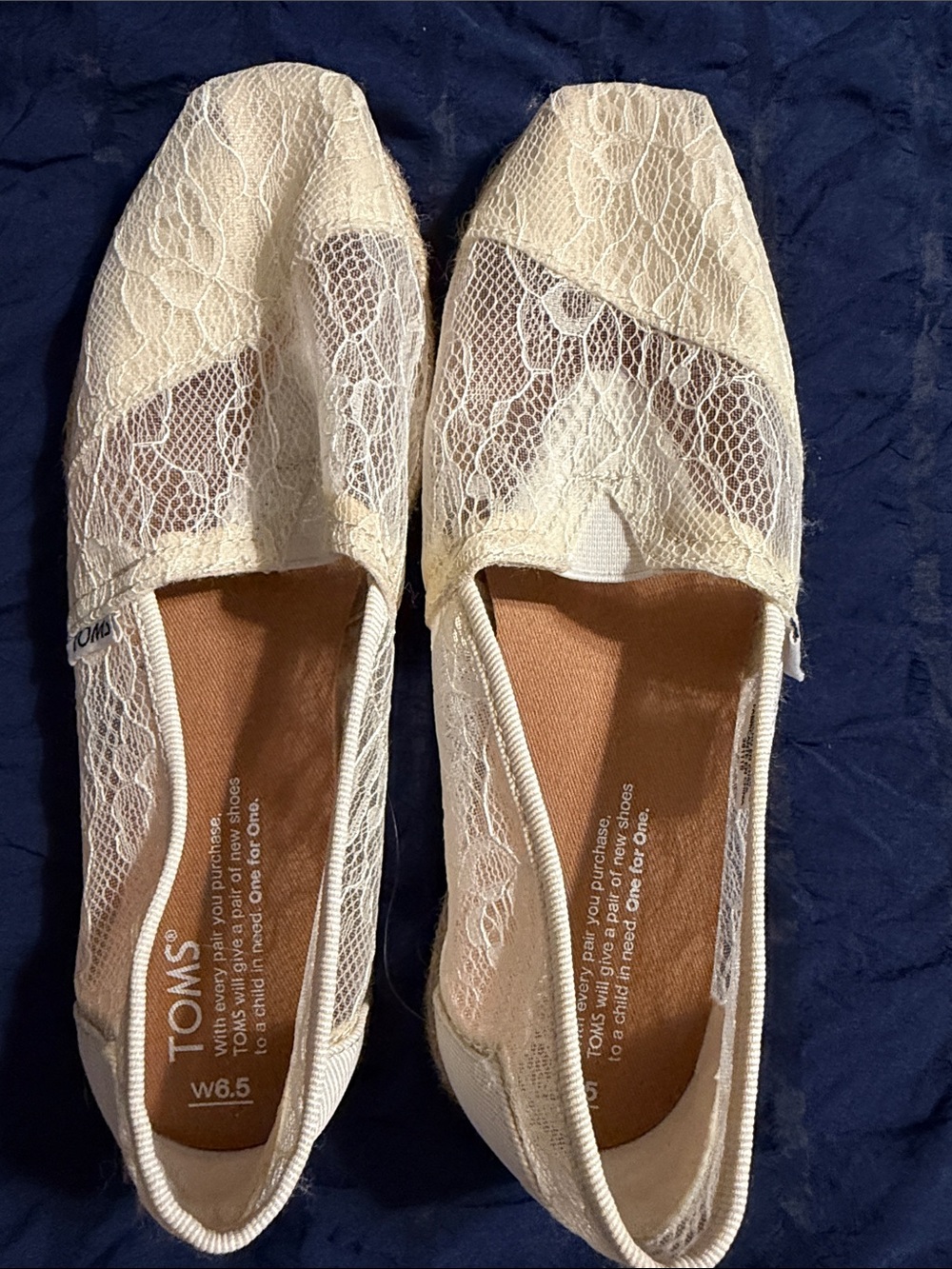 TOMS Women's Cream Lace Slip-On Flats
